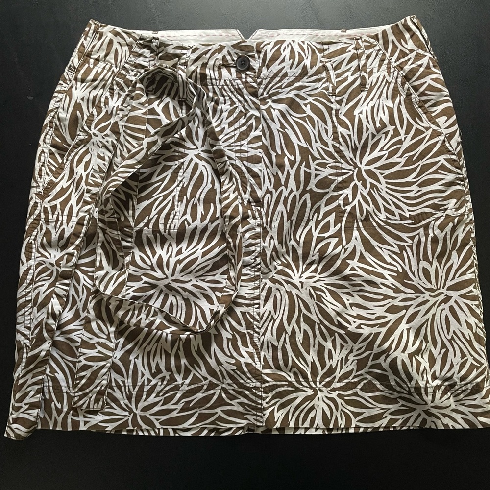 Land’s End skort. Unique pattern, size 8